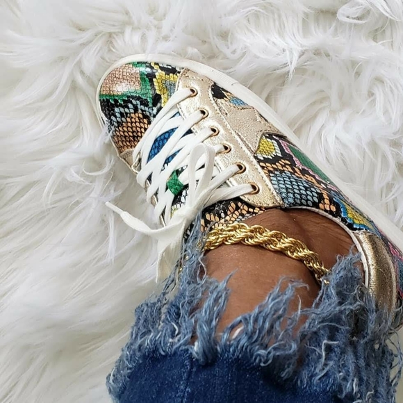 Multi snake fashion tennis shoe - Picture 3 of 5